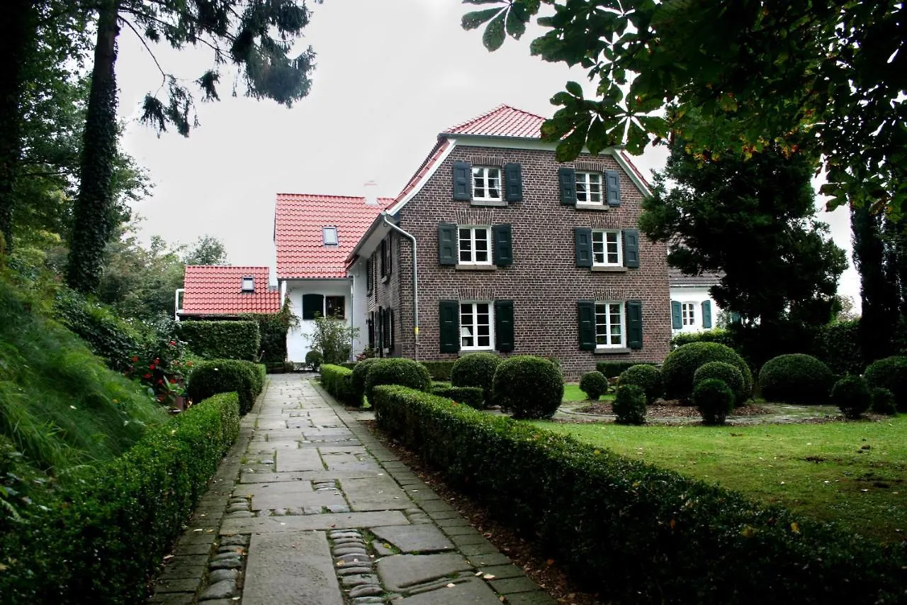 Landhaus In Idyllischer, Ruhiger Lage Und Flughafennaehe Ratingen 0*,  Germany